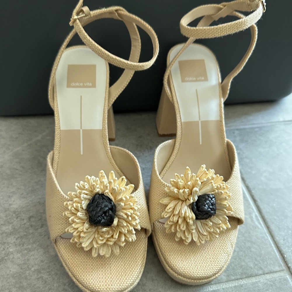 Dolce Vita Paulos Platform Sandal in Natural Size 9